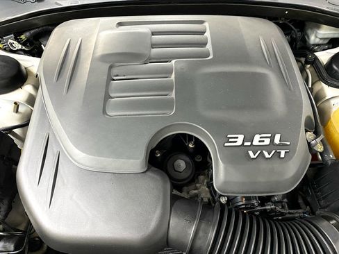 Used 2011 Chrysler 300 Limited w/ Luxury Group image 13