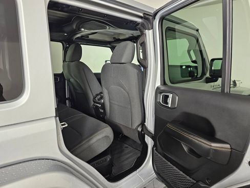 Used 2024 Jeep Wrangler Unlimited Sahara AWD/4WD image 34