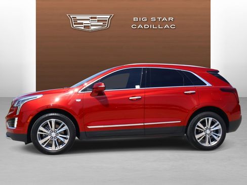 Used 2025 Cadillac XT5 Premium Luxury FWD image 2