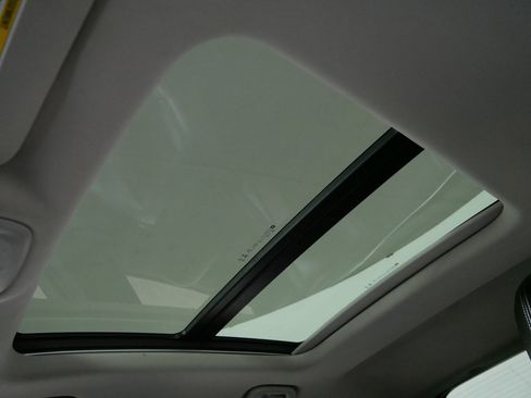 Used 2020 Buick Encore GX Essence w/ Experience Buick Package image 32