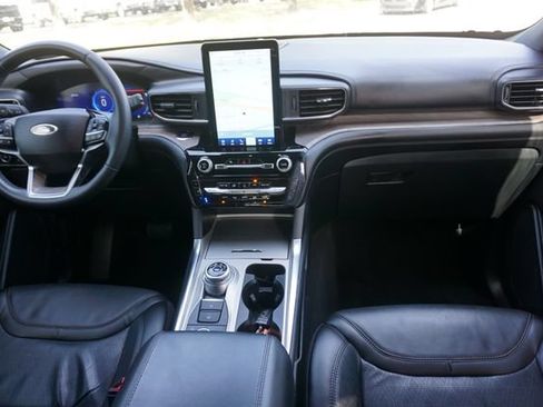 Used 2023 Ford Explorer Platinum w/ Technology Package AWD/4WD image 6