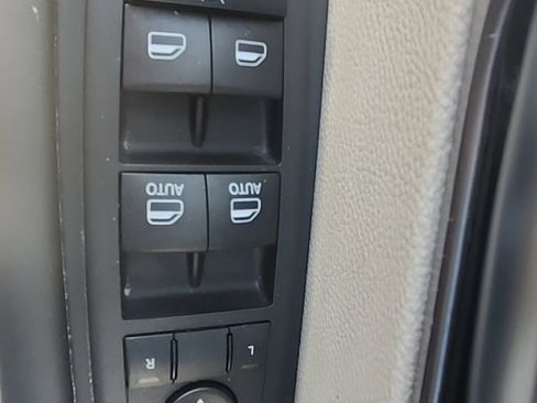 Certified 2023 Chrysler Pacifica Touring-L image 37