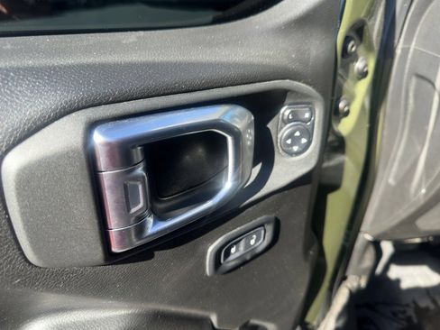 Used 2023 Jeep Gladiator Sport image 4