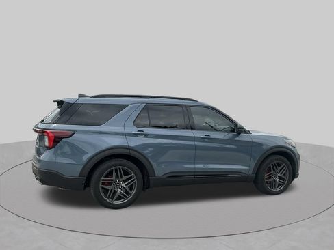 Certified 2025 Ford Explorer ST RWD image 16