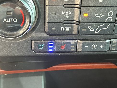 Used 2017 Ford F250 King Ranch w/ FX4 Off-Road Package AWD/4WD image 25