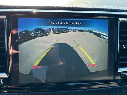 Used 2025 Chrysler Pacifica Select image 19