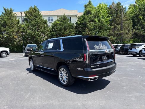 Used 2023 Cadillac Escalade ESV Premium Luxury AWD/4WD image 5