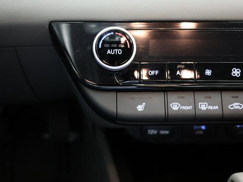 Used 2023 Hyundai Elantra SEL w/ Convenience Package image 9