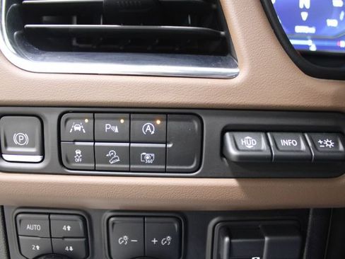 Used 2023 Chevrolet Suburban High Country image 42