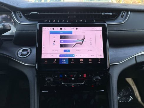 New 2025 Jeep Grand Cherokee L Limited w/ Luxury Tech Group II image 21