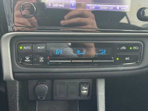 Used 2019 Toyota Corolla LE image 20