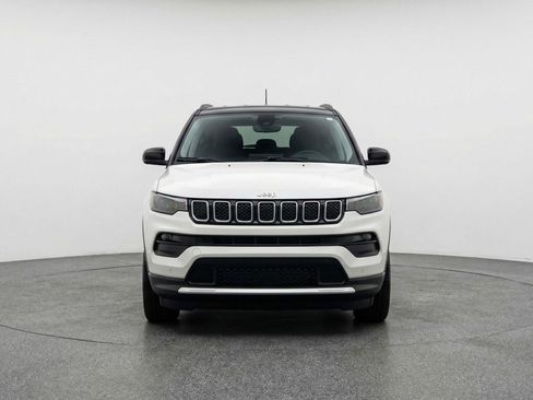 Used 2025 Jeep Compass Limited image 2