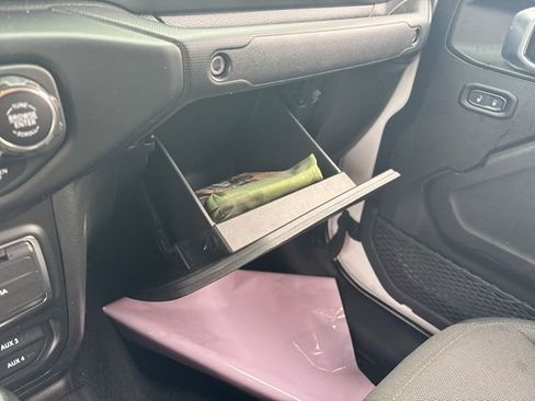 Used 2022 Jeep Gladiator Sport image 36