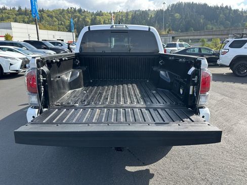 Certified 2023 Toyota Tacoma TRD Off-Road w/ Technology Package AWD/4WD image 12