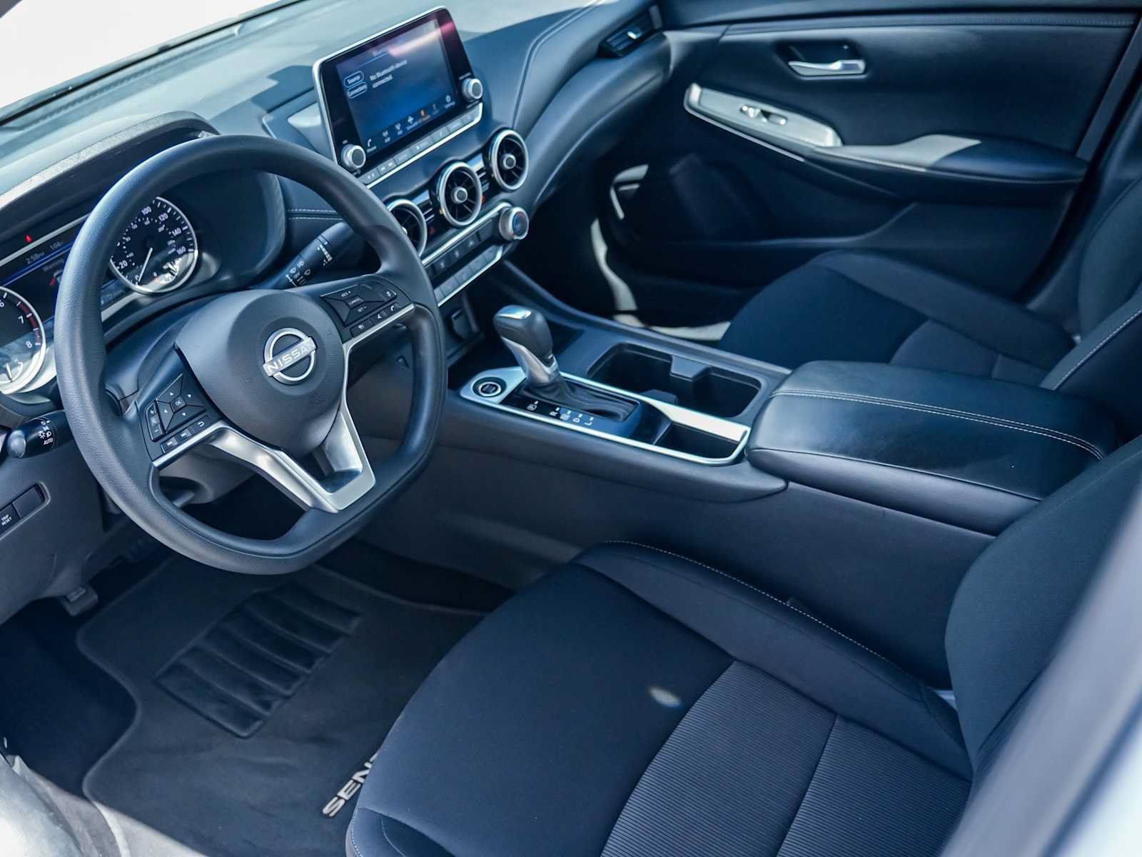 Used 2025 Nissan Sentra SV FWD image 8
