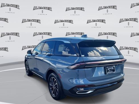 Used 2025 Lincoln Nautilus Premier image 3