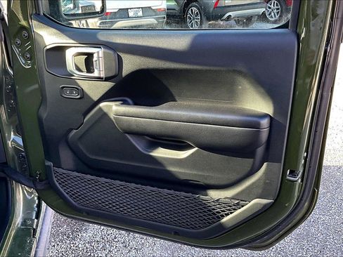 Used 2021 Jeep Wrangler Unlimited Willys image 15