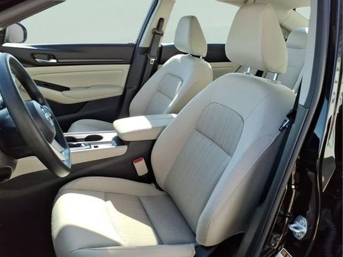 Used 2025 Nissan Altima 2.5 SV image 12