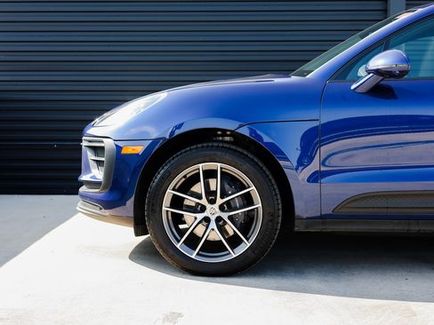 Certified 2025 Porsche Macan image 11