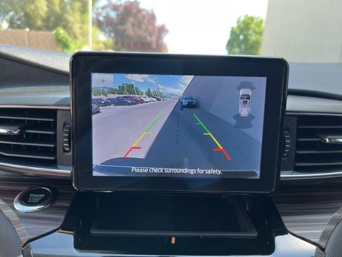 Used 2024 Ford Explorer Limited image 18