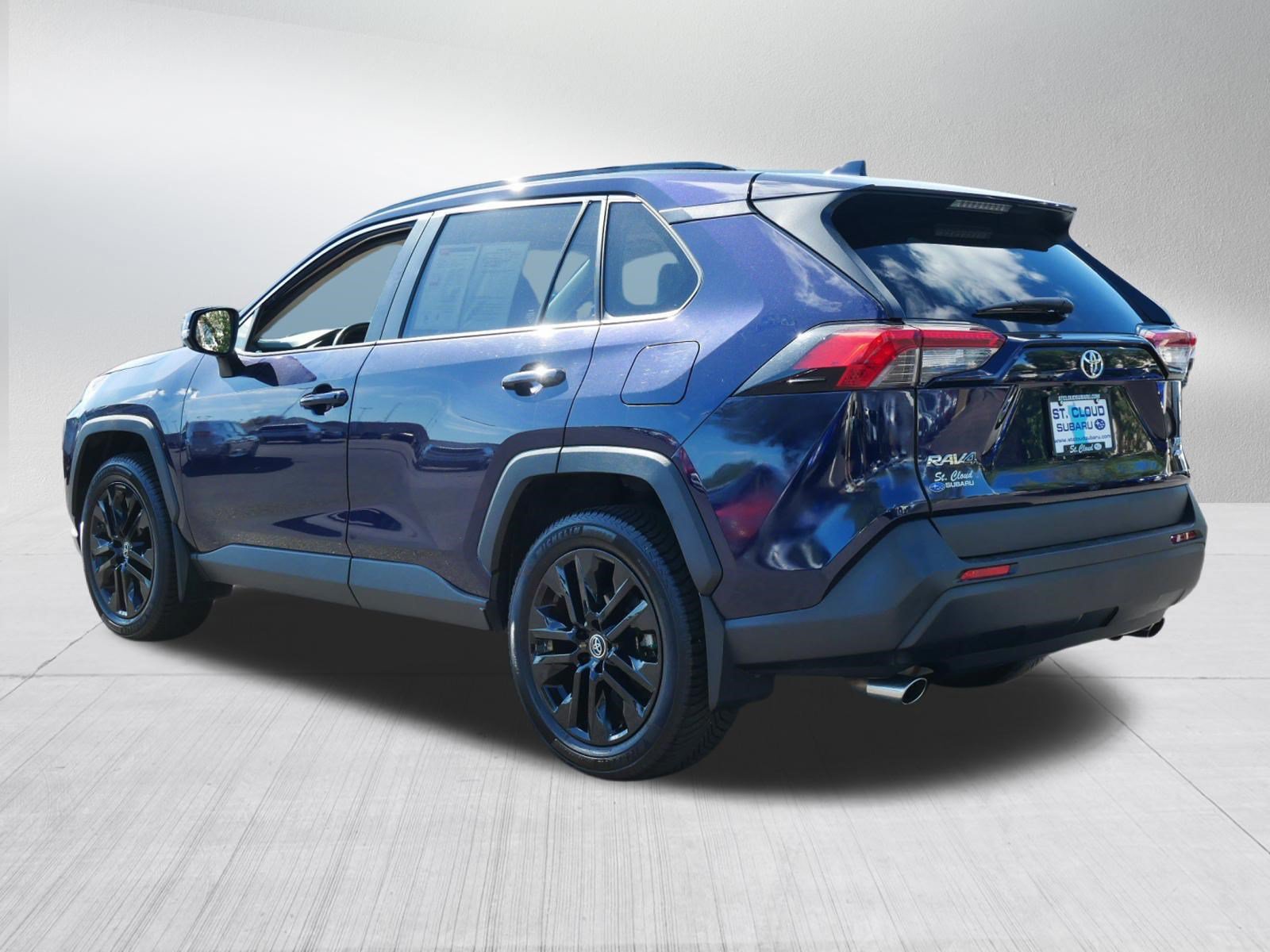 Used 2019 Toyota RAV4 XLE Premium w/ Cold Weather Package AWD/4WD image 5