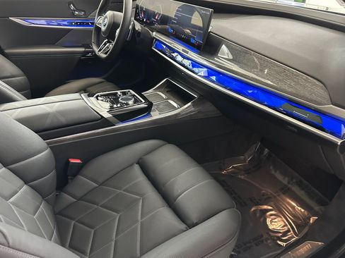 Certified 2024 BMW 750e xDrive w/ Premium Package 2 AWD/4WD image 33