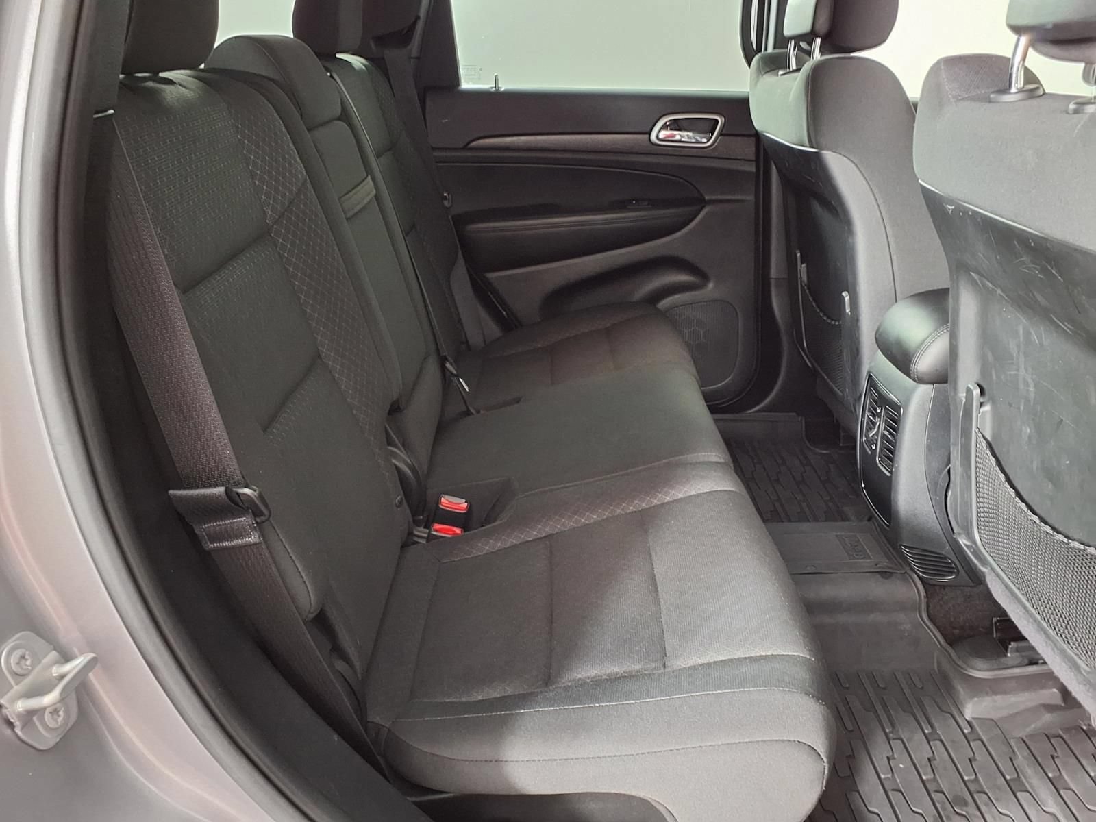 Used 2018 Jeep Grand Cherokee Laredo RWD image 11