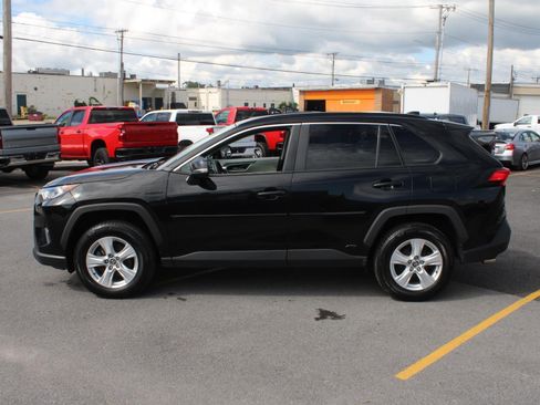 Used 2020 Toyota RAV4 XLE w/ Convenience Package AWD/4WD image 5