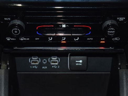Used 2023 Jeep Grand Cherokee Laredo AWD/4WD image 25
