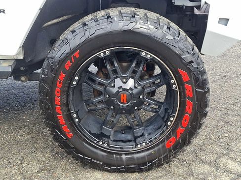 Used 2017 Jeep Wrangler Unlimited Sahara w/ Dual Top Group image 8