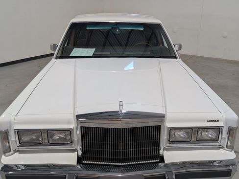 Used 1988 Lincoln Town Car RWD image 20
