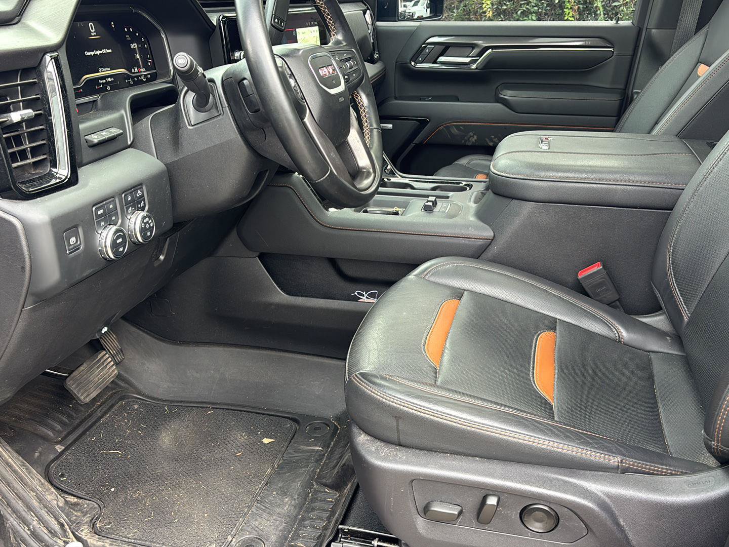 Used 2024 GMC Sierra 2500 AT4 w/ AT4 Premium Plus Package AWD/4WD image 13
