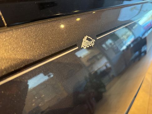 Used 2017 Jeep Grand Cherokee Altitude image 14