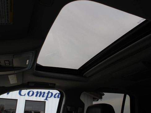 Used 2017 GMC Yukon SLT w/ Open Road Package image 16