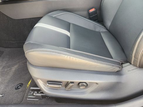 Used 2025 Toyota Camry SE w/ Convenience Package image 29