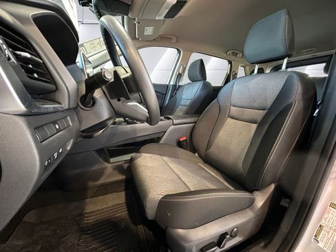 Used 2024 Nissan Rogue SV image 8