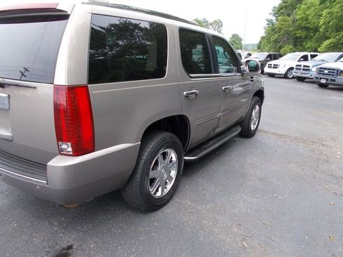 Used 2007 Cadillac Escalade AWD w/ Information Package image 14