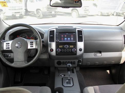 Used 2020 Nissan Frontier SV image 21