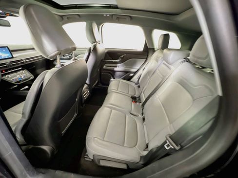 Used 2021 Lincoln Corsair AWD w/ Premium Package image 25