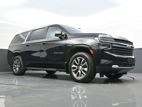 Used 2023 Chevrolet Suburban LT w/ Luxury Package image 44