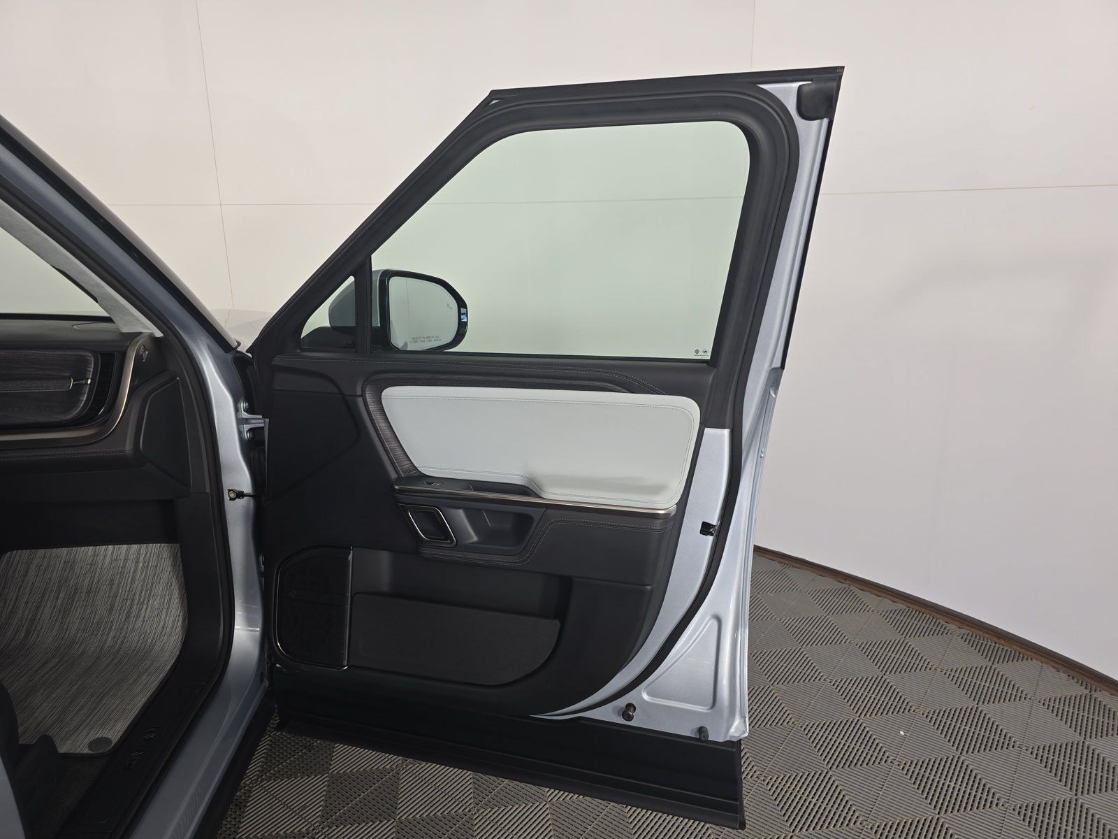 Used 2023 Rivian R1S Adventure Quad AWD/4WD image 18