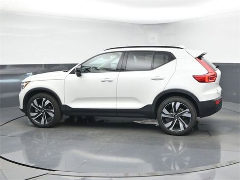 Used 2023 Volvo XC40 B5 Plus w/ Protection Package Premier image 5