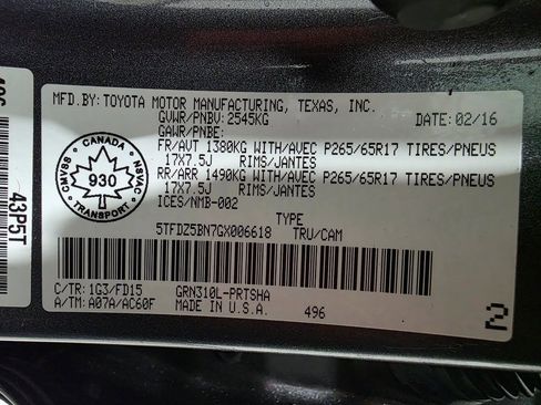 Used 2016 Toyota Tacoma TRD Sport image 41