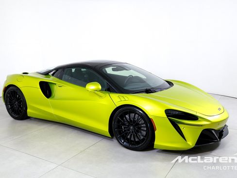 Used 2025 McLaren Artura Spider RWD image 3