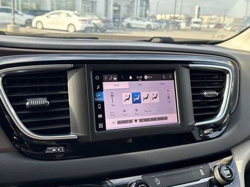 Used 2023 Chrysler Voyager LX image 20