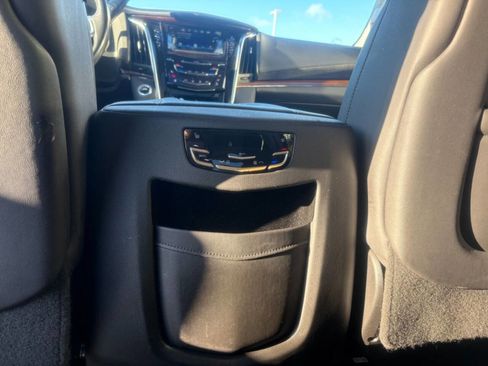 Used 2020 Cadillac Escalade Luxury image 21