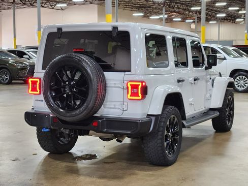 Used 2021 Jeep Wrangler Unlimited Sahara w/ Cold Weather Group AWD/4WD image 8