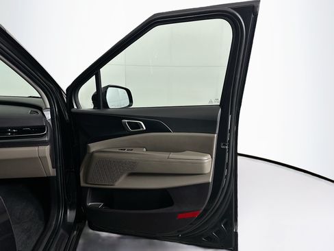 Used 2026 Kia Carnival FWD image 33