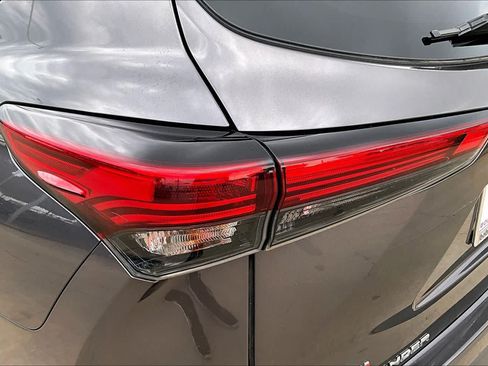 Used 2021 Toyota Highlander XLE FWD image 29