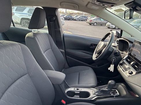 Used 2025 Toyota Corolla LE image 18